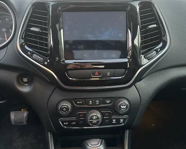 Сірий Джип Cherokee, об'ємом двигуна 3.24 л та пробігом 55 тис. км за 21800 $, фото 12 на Automoto.ua