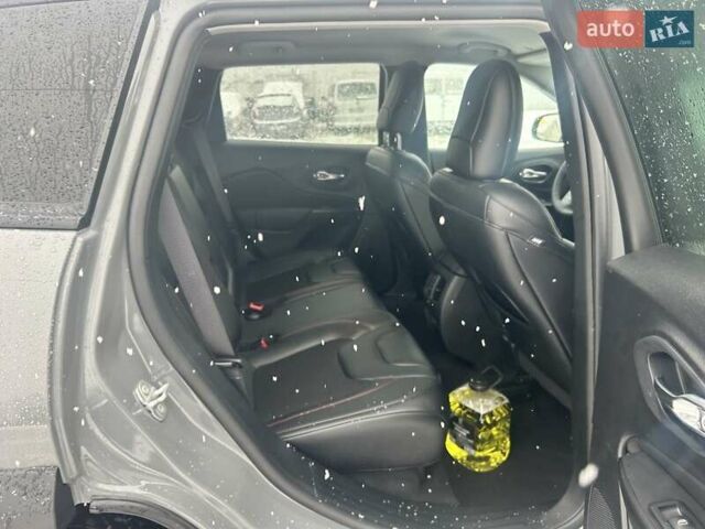 Серый Джип Чероки, объемом двигателя 3.24 л и пробегом 22 тыс. км за 25000 $, фото 7 на Automoto.ua