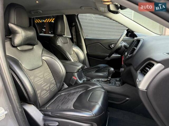 Серый Джип Чероки, объемом двигателя 3.24 л и пробегом 58 тыс. км за 23990 $, фото 13 на Automoto.ua