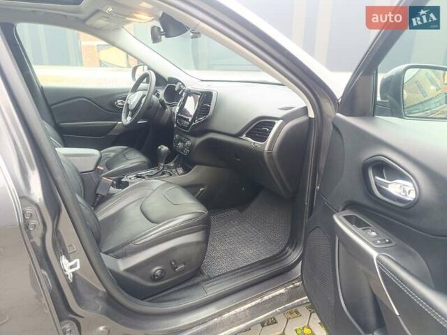 Серый Джип Чероки, объемом двигателя 3.24 л и пробегом 82 тыс. км за 28000 $, фото 25 на Automoto.ua