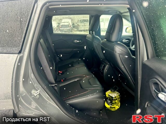 Сірий Джип Cherokee, об'ємом двигуна 3.2 л та пробігом 22 тис. км за 25200 $, фото 7 на Automoto.ua