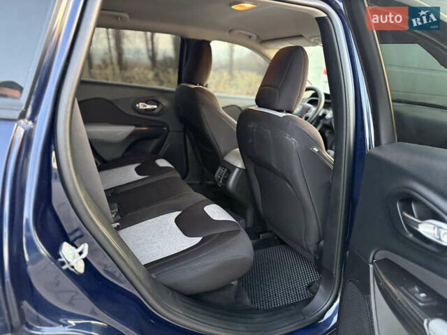 Синий Джип Чероки, объемом двигателя 2.36 л и пробегом 136 тыс. км за 11550 $, фото 33 на Automoto.ua