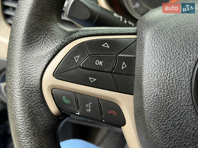 Джип Cherokee 2014 у Дніпро (Дніпропетровську) на Automoto.ua Синій Джип Cherokee, об'ємом двигуна 2.36 л та пробігом 199 тис. км за 10499 $, фото 44 на Automoto.ua