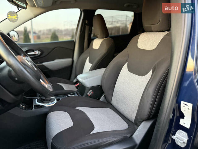 Синий Джип Чероки, объемом двигателя 2.36 л и пробегом 136 тыс. км за 11550 $, фото 29 на Automoto.ua