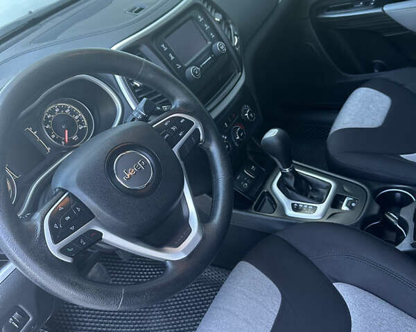 Синій Джип Cherokee, об'ємом двигуна 2.36 л та пробігом 136 тис. км за 12000 $, фото 4 на Automoto.ua