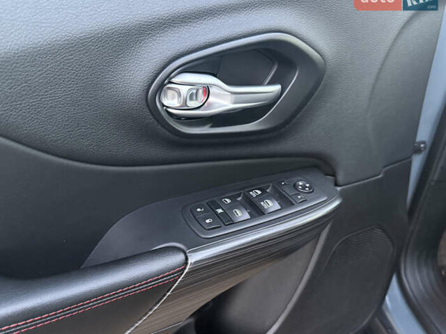 Синий Джип Чероки, объемом двигателя 3.24 л и пробегом 195 тыс. км за 15777 $, фото 16 на Automoto.ua