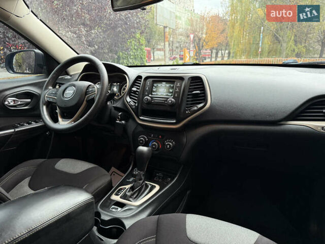 Джип Cherokee 2014 у Дніпро (Дніпропетровську) на Automoto.ua Синій Джип Cherokee, об'ємом двигуна 2.36 л та пробігом 199 тис. км за 10499 $, фото 12 на Automoto.ua