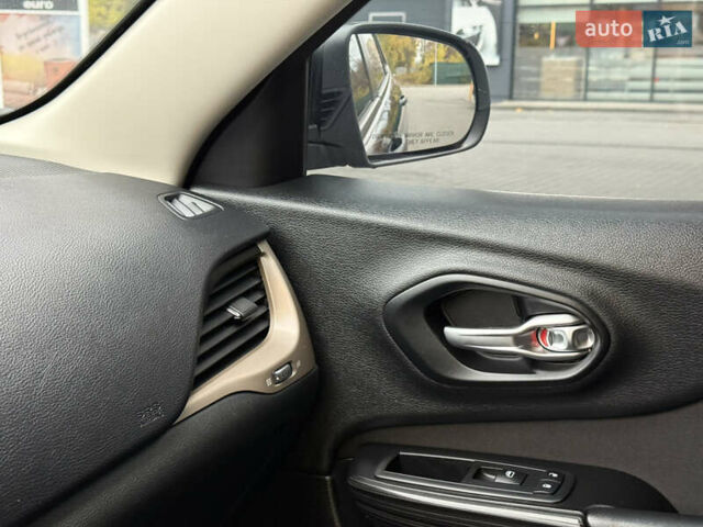 Джип Cherokee 2014 у Дніпро (Дніпропетровську) на Automoto.ua Синій Джип Cherokee, об'ємом двигуна 2.36 л та пробігом 199 тис. км за 10499 $, фото 52 на Automoto.ua