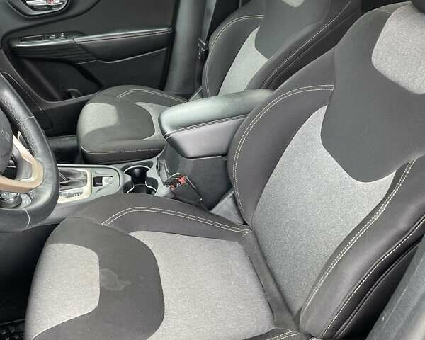 Синий Джип Чероки, объемом двигателя 2.36 л и пробегом 120 тыс. км за 12600 $, фото 4 на Automoto.ua