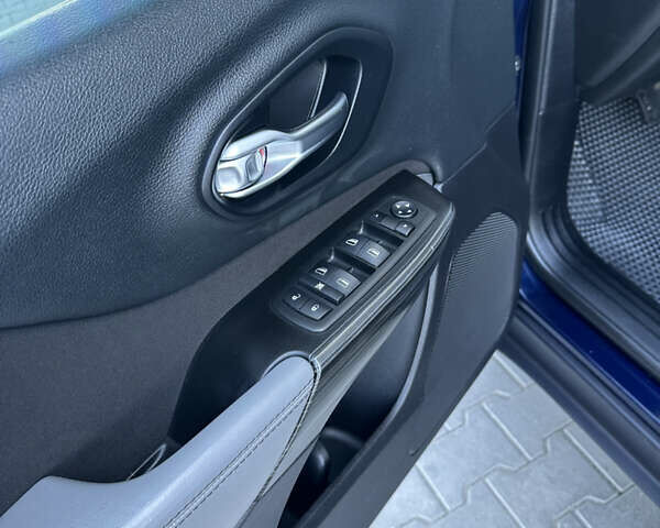 Синій Джип Cherokee, об'ємом двигуна 2.36 л та пробігом 136 тис. км за 12000 $, фото 5 на Automoto.ua