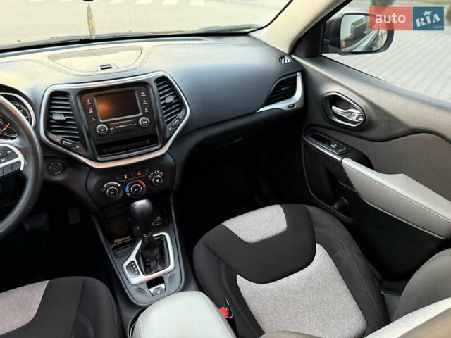 Синий Джип Чероки, объемом двигателя 2.36 л и пробегом 136 тыс. км за 11550 $, фото 24 на Automoto.ua