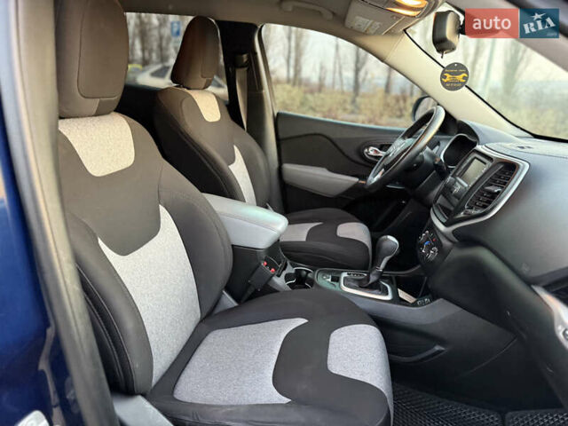 Синий Джип Чероки, объемом двигателя 2.36 л и пробегом 136 тыс. км за 11550 $, фото 30 на Automoto.ua