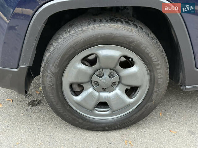 Джип Cherokee 2014 у Дніпро (Дніпропетровську) на Automoto.ua Синій Джип Cherokee, об'ємом двигуна 2.36 л та пробігом 199 тис. км за 10499 $, фото 17 на Automoto.ua