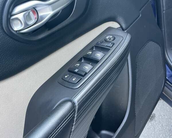 Синій Джип Cherokee, об'ємом двигуна 2.36 л та пробігом 168 тис. км за 12500 $, фото 12 на Automoto.ua