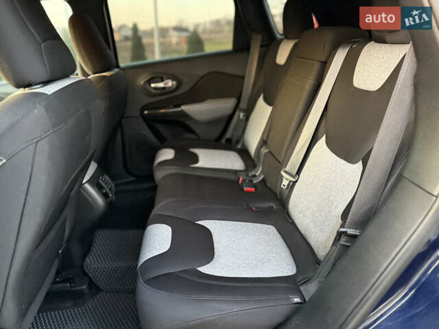 Синий Джип Чероки, объемом двигателя 2.36 л и пробегом 136 тыс. км за 11550 $, фото 27 на Automoto.ua