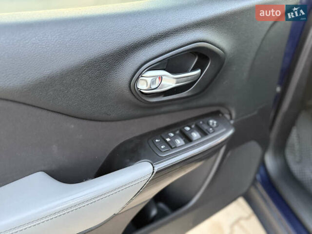 Синий Джип Чероки, объемом двигателя 2.36 л и пробегом 136 тыс. км за 11550 $, фото 36 на Automoto.ua