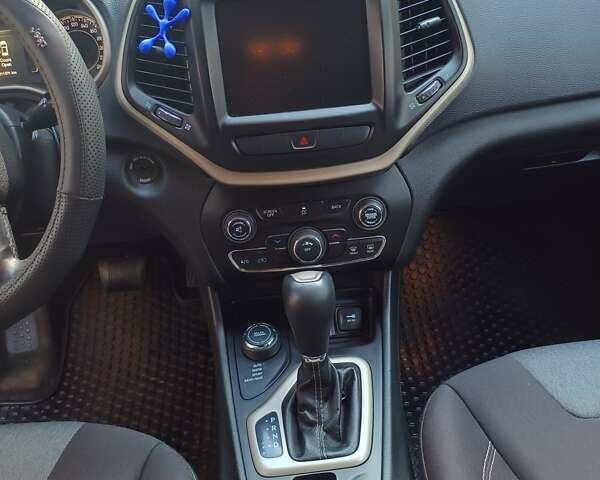 Синий Джип Чероки, объемом двигателя 3.24 л и пробегом 211 тыс. км за 12500 $, фото 11 на Automoto.ua