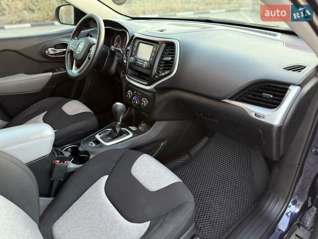 Синий Джип Чероки, объемом двигателя 2.36 л и пробегом 136 тыс. км за 11550 $, фото 31 на Automoto.ua