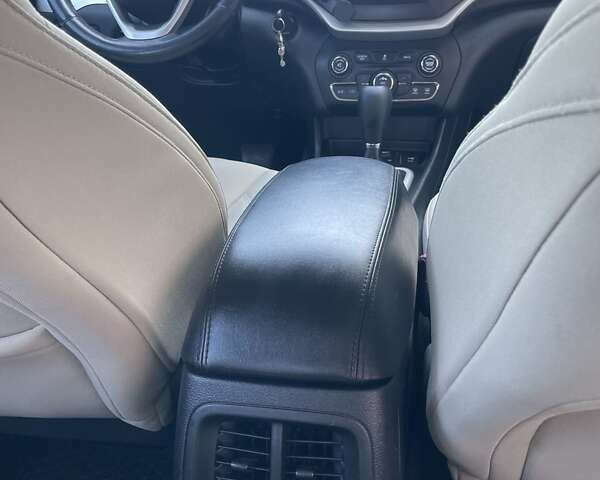 Синій Джип Cherokee, об'ємом двигуна 2.36 л та пробігом 168 тис. км за 12500 $, фото 7 на Automoto.ua