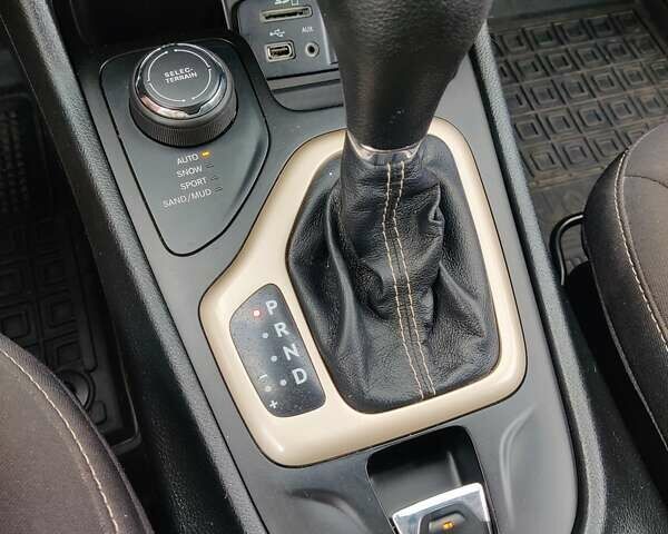 Синий Джип Чероки, объемом двигателя 3.24 л и пробегом 165 тыс. км за 15000 $, фото 8 на Automoto.ua