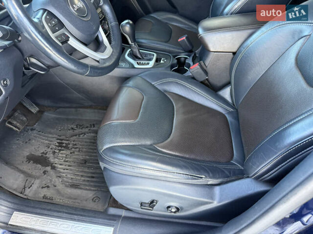Синій Джип Cherokee, об'ємом двигуна 3.24 л та пробігом 185 тис. км за 13500 $, фото 35 на Automoto.ua