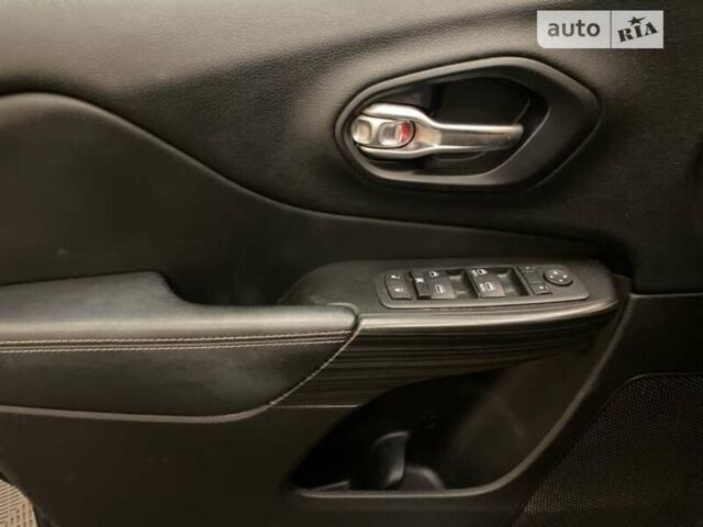 Синій Джип Cherokee, об'ємом двигуна 2.4 л та пробігом 75 тис. км за 3000 $, фото 8 на Automoto.ua