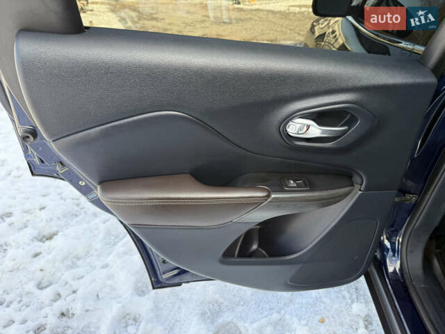 Синій Джип Cherokee, об'ємом двигуна 3.24 л та пробігом 185 тис. км за 13500 $, фото 50 на Automoto.ua