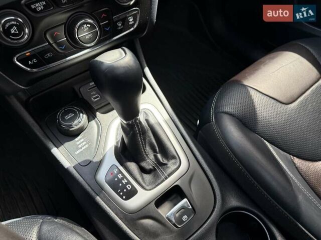 Синій Джип Cherokee, об'ємом двигуна 3.24 л та пробігом 184 тис. км за 13200 $, фото 33 на Automoto.ua