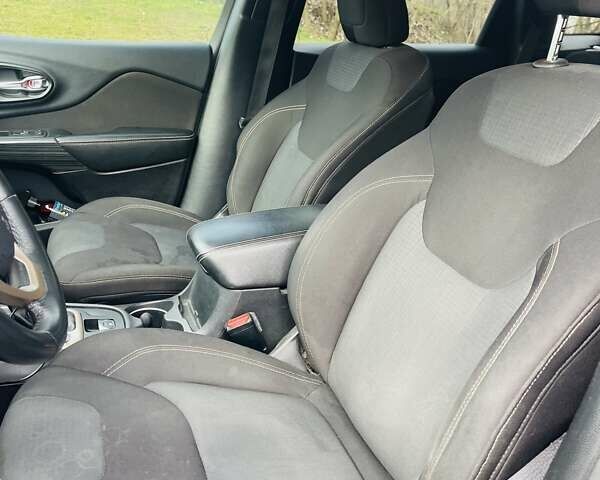 Синий Джип Чероки, объемом двигателя 3.24 л и пробегом 174 тыс. км за 11000 $, фото 22 на Automoto.ua