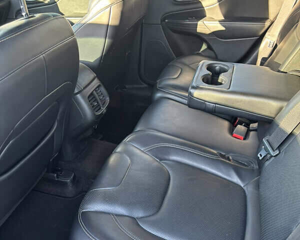 Синій Джип Cherokee, об'ємом двигуна 2.36 л та пробігом 275 тис. км за 13499 $, фото 11 на Automoto.ua