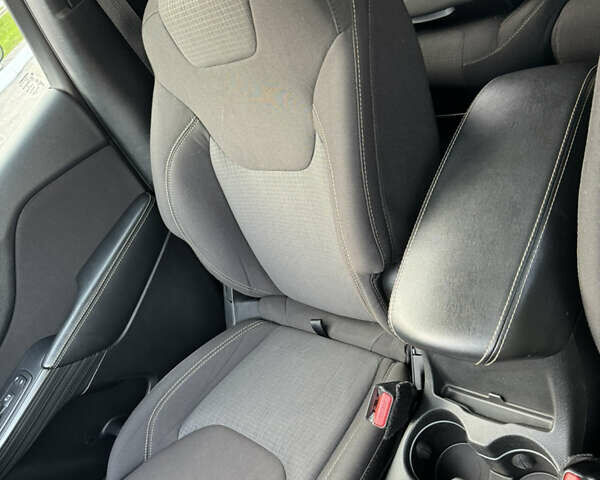 Синий Джип Чероки, объемом двигателя 2.36 л и пробегом 137 тыс. км за 14700 $, фото 13 на Automoto.ua