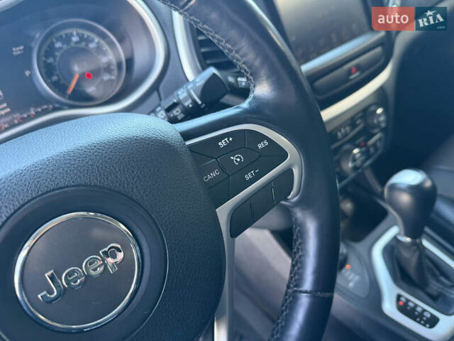 Синій Джип Cherokee, об'ємом двигуна 3.24 л та пробігом 185 тис. км за 13500 $, фото 47 на Automoto.ua