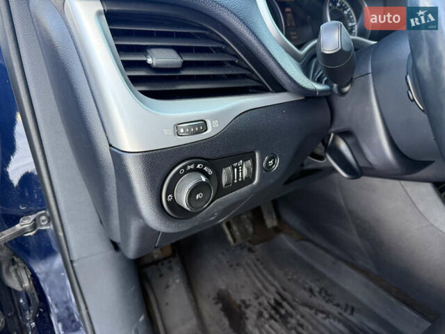 Синій Джип Cherokee, об'ємом двигуна 3.24 л та пробігом 185 тис. км за 13500 $, фото 37 на Automoto.ua