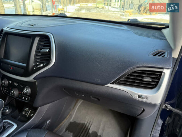 Синій Джип Cherokee, об'ємом двигуна 3.24 л та пробігом 185 тис. км за 13500 $, фото 63 на Automoto.ua