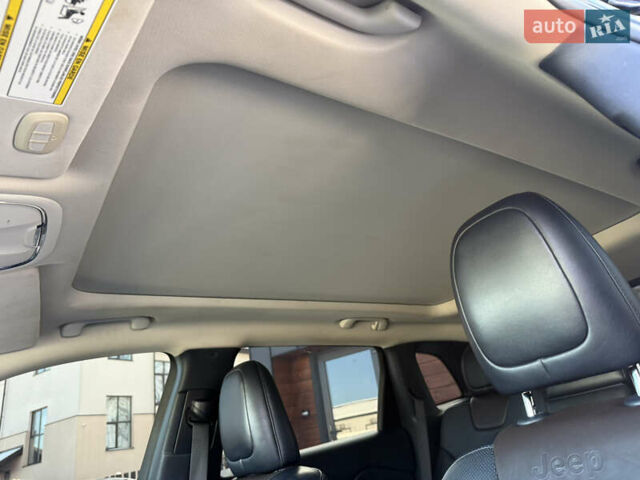 Синій Джип Cherokee, об'ємом двигуна 3.24 л та пробігом 185 тис. км за 13500 $, фото 45 на Automoto.ua