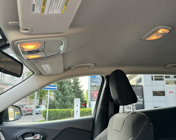 Синий Джип Чероки, объемом двигателя 2.36 л и пробегом 137 тыс. км за 14700 $, фото 12 на Automoto.ua