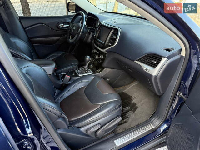 Синій Джип Cherokee, об'ємом двигуна 3.24 л та пробігом 185 тис. км за 13500 $, фото 60 на Automoto.ua