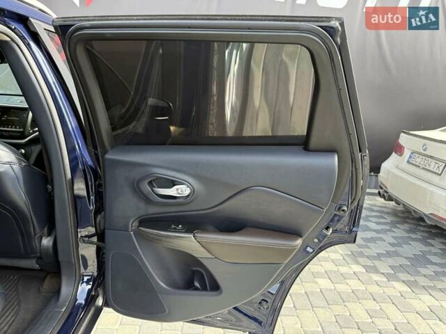 Синій Джип Cherokee, об'ємом двигуна 3.24 л та пробігом 184 тис. км за 13200 $, фото 55 на Automoto.ua