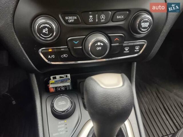 Синий Джип Чероки, объемом двигателя 3.24 л и пробегом 104 тыс. км за 15800 $, фото 16 на Automoto.ua