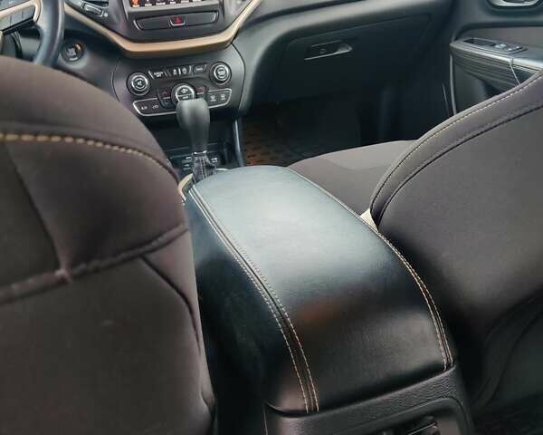 Синий Джип Чероки, объемом двигателя 3.24 л и пробегом 165 тыс. км за 15000 $, фото 15 на Automoto.ua