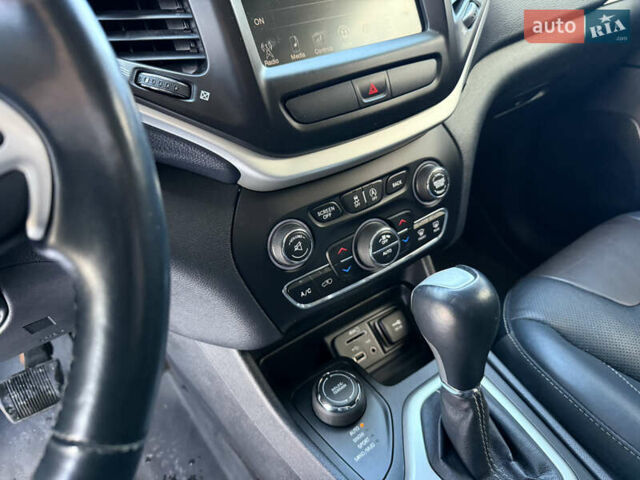 Синій Джип Cherokee, об'ємом двигуна 3.24 л та пробігом 185 тис. км за 13500 $, фото 42 на Automoto.ua