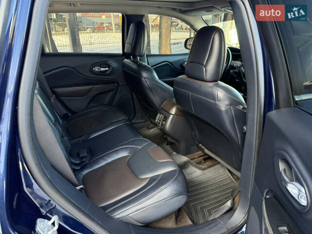 Синій Джип Cherokee, об'ємом двигуна 3.24 л та пробігом 185 тис. км за 13500 $, фото 58 на Automoto.ua