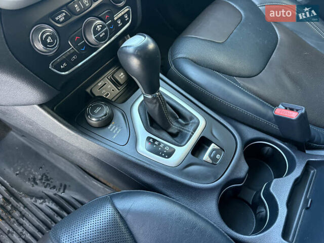 Синій Джип Cherokee, об'ємом двигуна 3.24 л та пробігом 185 тис. км за 13500 $, фото 41 на Automoto.ua