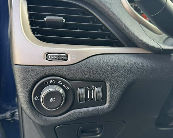 Синий Джип Чероки, объемом двигателя 2.36 л и пробегом 137 тыс. км за 14700 $, фото 7 на Automoto.ua