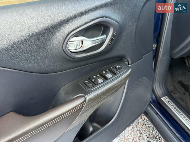 Синій Джип Cherokee, об'ємом двигуна 3.24 л та пробігом 185 тис. км за 13500 $, фото 33 на Automoto.ua