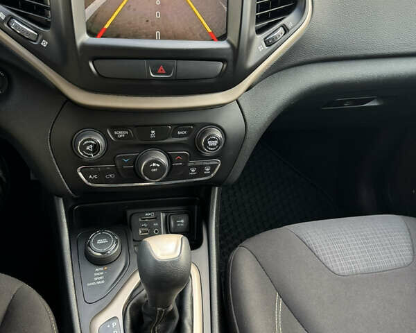 Синий Джип Чероки, объемом двигателя 2.36 л и пробегом 137 тыс. км за 14700 $, фото 20 на Automoto.ua