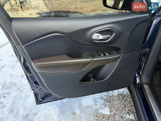 Синій Джип Cherokee, об'ємом двигуна 3.24 л та пробігом 185 тис. км за 13500 $, фото 32 на Automoto.ua