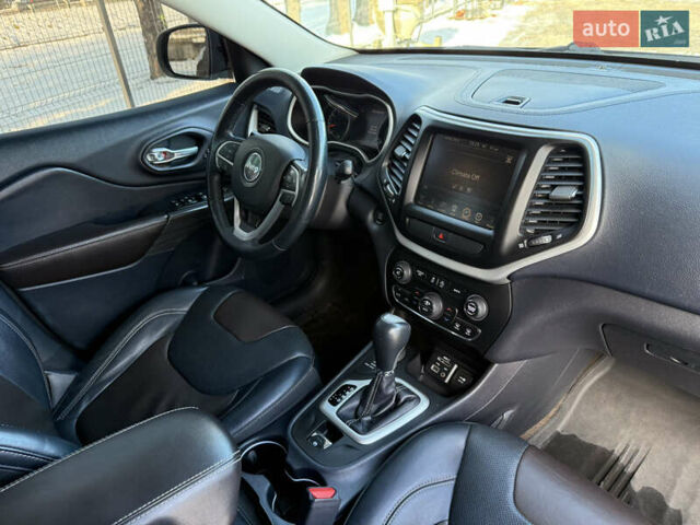 Синій Джип Cherokee, об'ємом двигуна 3.24 л та пробігом 185 тис. км за 13500 $, фото 64 на Automoto.ua