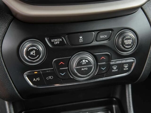 Синий Джип Чероки, объемом двигателя 0 л и пробегом 52 тыс. км за 9100 $, фото 6 на Automoto.ua