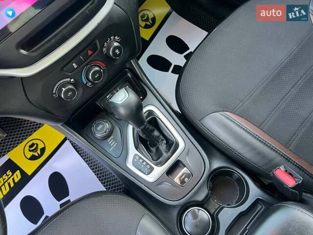 Синій Джип Cherokee, об'ємом двигуна 2.4 л та пробігом 86 тис. км за 15900 $, фото 18 на Automoto.ua